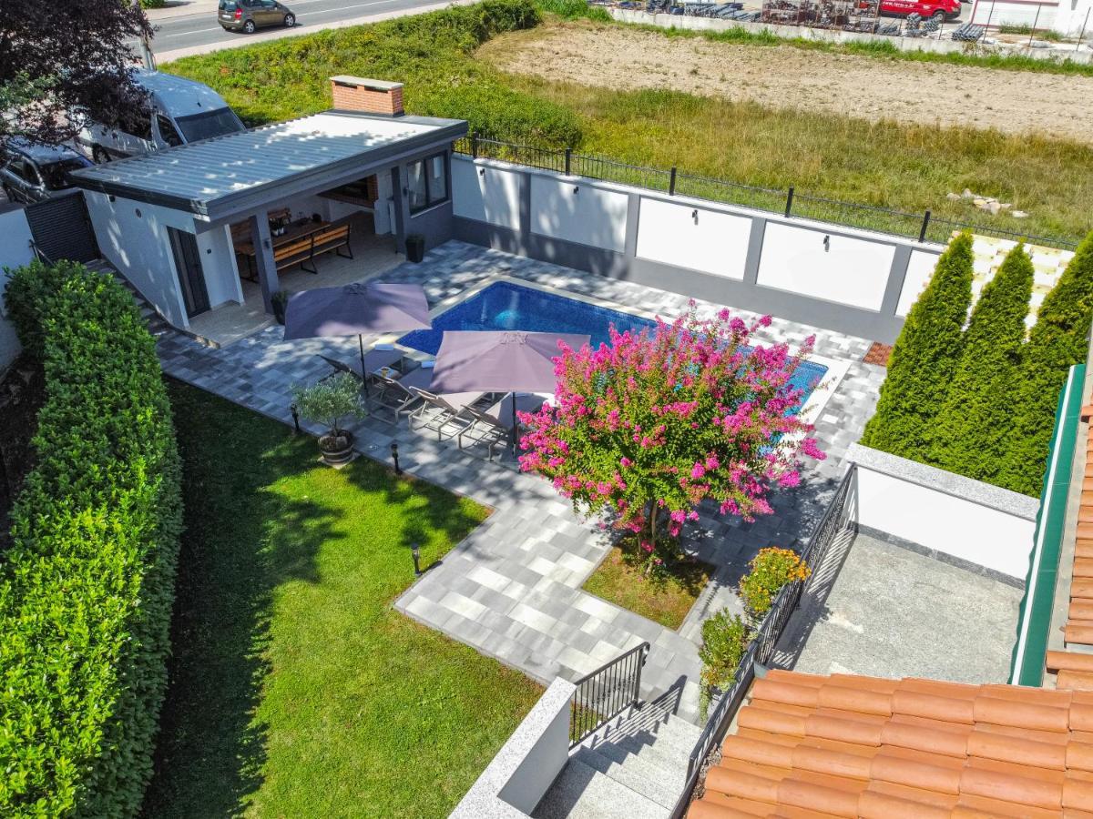 The Oasis Villa Trilj Exterior photo