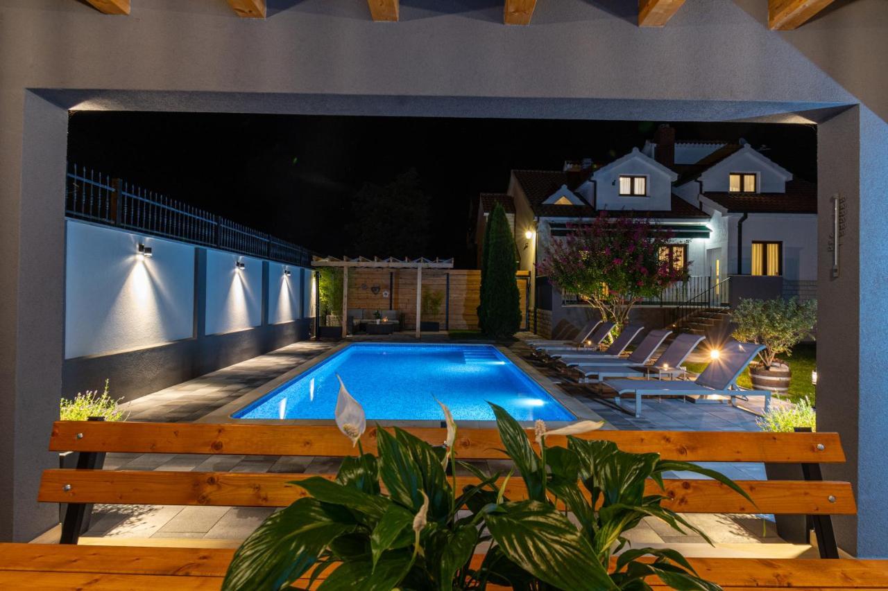 The Oasis Villa Trilj Exterior photo